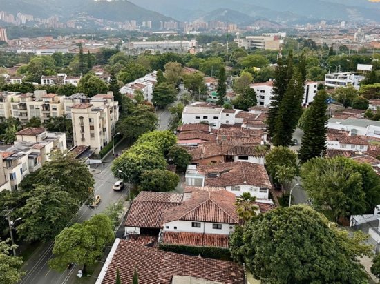 Image Durabilité urbaine : Le rôle de la collecte des eaux de pluie dans les corridors verts de Medellín